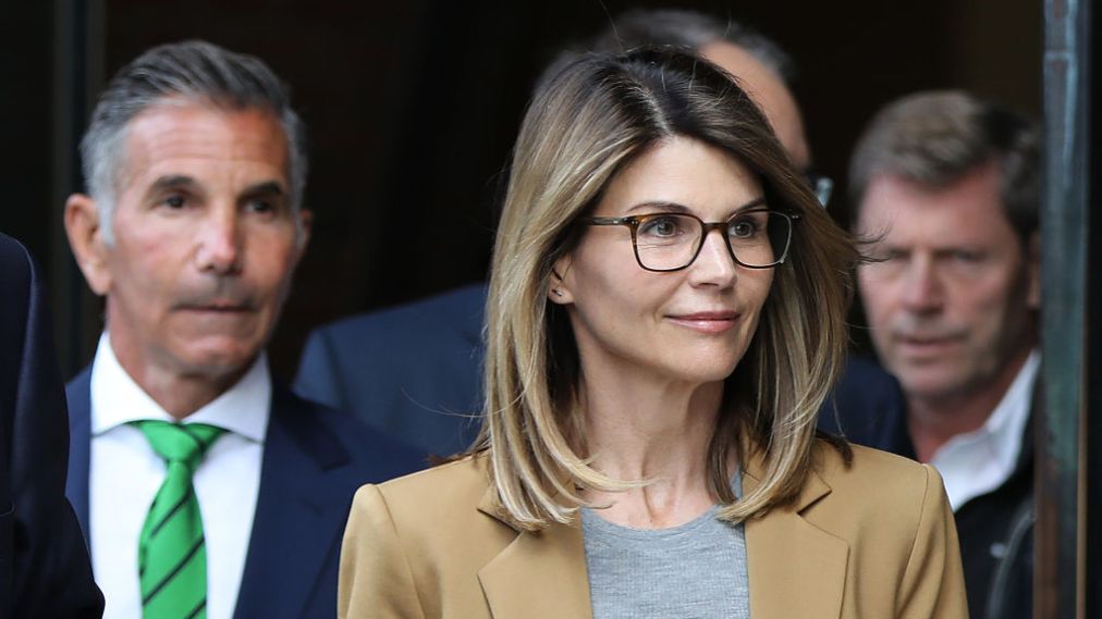 Lori Loughlin pleads not guilty 